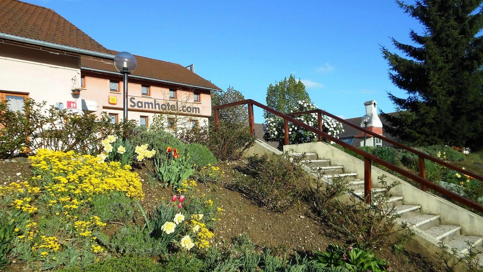 **  Beaujour & Bonsoir Hotel - Restaurant Villy-le-Pelloux France
